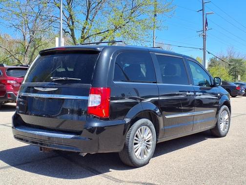 2014 Chrysler Town & Country Touring-L