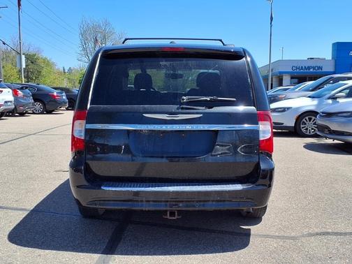 2014 Chrysler Town & Country Touring-L
