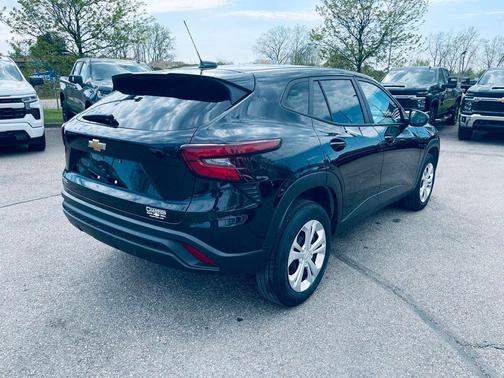 Mosaic Black Metallic 2024 Chevrolet Trax LS