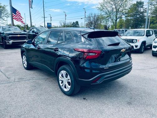 Mosaic Black Metallic 2024 Chevrolet Trax LS