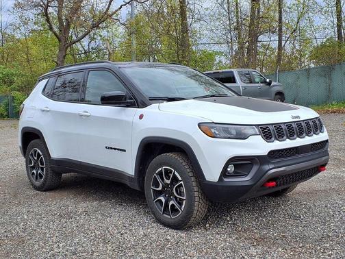 Bright White Clearcoat 2025 Jeep Compass Trailhawk