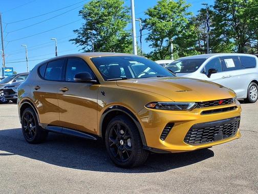 Gold 2024 Dodge Hornet R/T