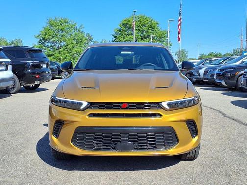 Gold 2024 Dodge Hornet R/T
