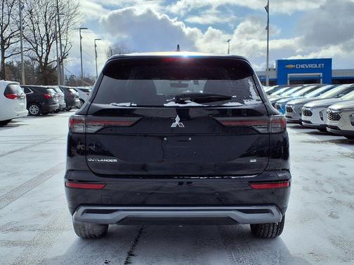 2025 Mitsubishi Outlander SE