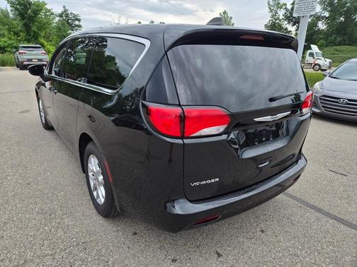 2023 Chrysler Voyager LX