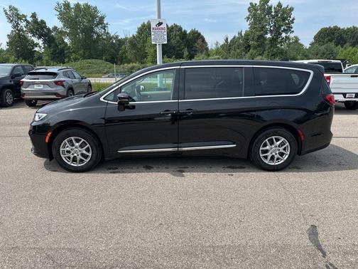 2024 Chrysler Pacifica Touring-L
