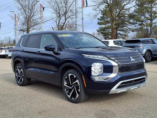 Cosmic Blue Metallic 2024 Mitsubishi Outlander SE Black Edition
