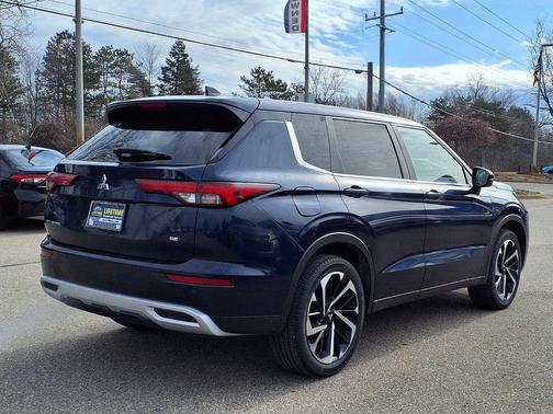 Cosmic Blue Metallic 2024 Mitsubishi Outlander SE Black Edition