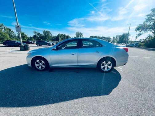 Silver Ice Metallic 2015 Chevrolet Malibu 1LT