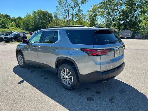 Sterling Gray Metallic 2023 Chevrolet Traverse LT Cloth