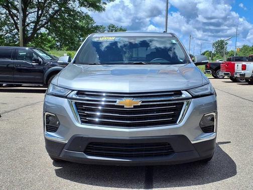 Sterling Gray Metallic 2023 Chevrolet Traverse LT Cloth