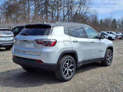 Silver Zynith 2025 Jeep Compass Limited