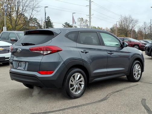 2017 Hyundai TUCSON SE