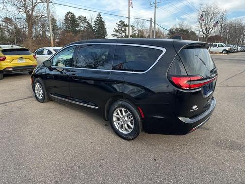 2024 Chrysler Pacifica Touring-L