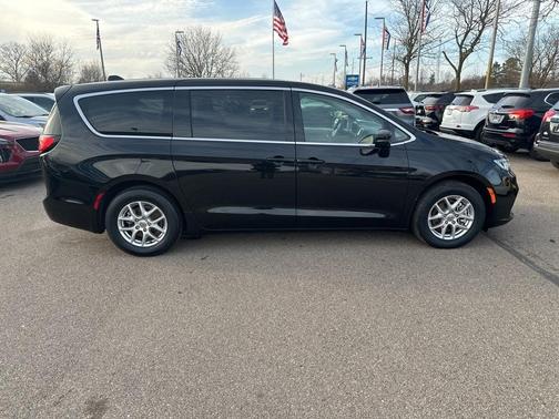 2024 Chrysler Pacifica Touring-L
