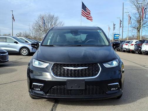 2024 Chrysler Pacifica Touring-L