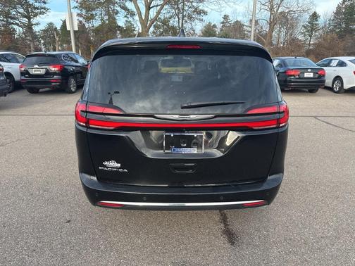 2024 Chrysler Pacifica Touring-L