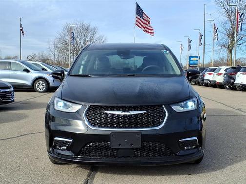 2024 Chrysler Pacifica Touring-L