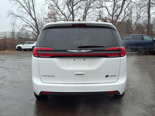 2025 Chrysler Pacifica Hybrid Select
