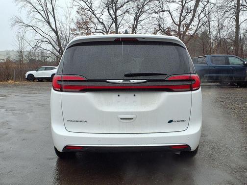 2025 Chrysler Pacifica Hybrid Select