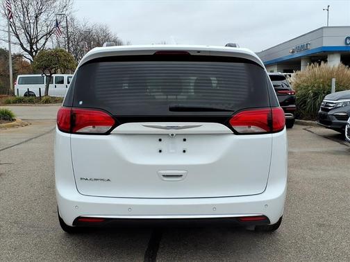 2018 Chrysler Pacifica Touring-L