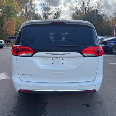 2018 Chrysler Pacifica Touring-L