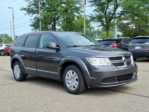 Crystal Metallic 2015 Dodge Journey SE
