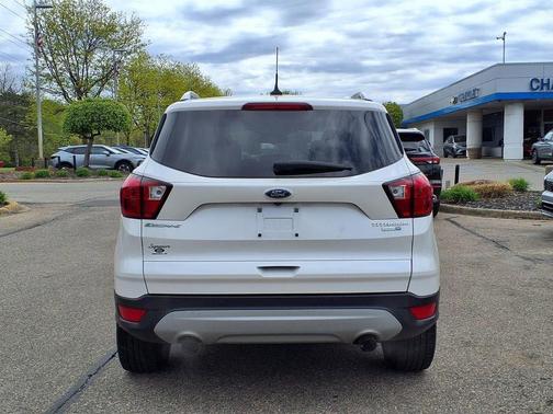 White Platinum Clearcoat Metallic 2019 Ford Escape Titanium