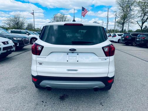 White Platinum Clearcoat Metallic 2019 Ford Escape Titanium