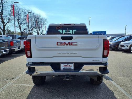Summit White 2022 GMC Sierra 2500 SLE
