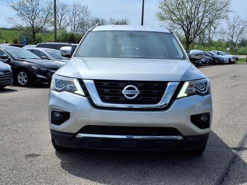 2020 Nissan Pathfinder SV