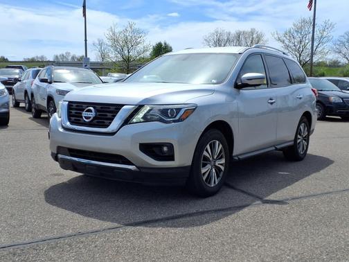 2020 Nissan Pathfinder SV