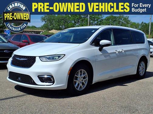 Bright White Clearcoat 2023 Chrysler Pacifica Touring-L