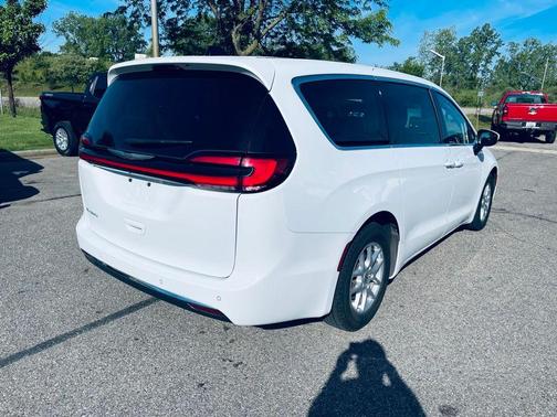 Bright White Clearcoat 2023 Chrysler Pacifica Touring-L