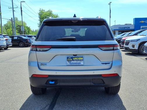 Silver Zynith 2022 Jeep Grand Cherokee 4xe Trailhawk