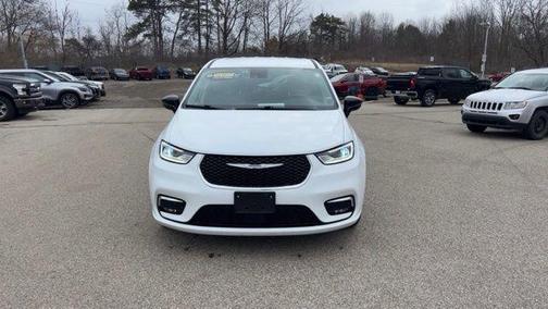 Bright White Clearcoat 2024 Chrysler Pacifica Touring-L