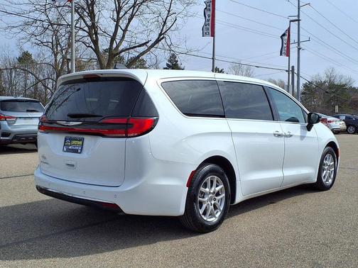 Bright White Clearcoat 2024 Chrysler Pacifica Touring-L