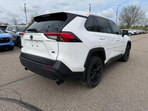 Ice 2024 Toyota RAV4 LE