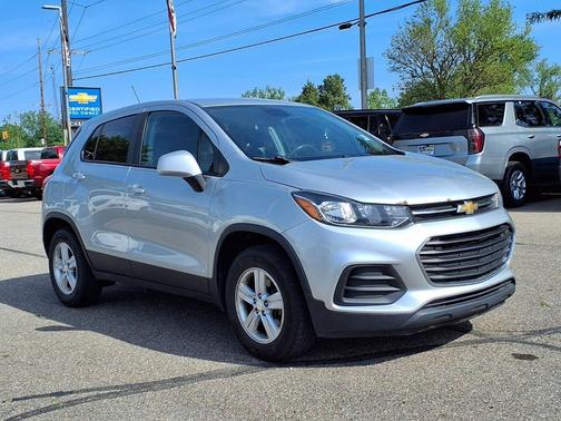 Silver Ice Metallic 2019 Chevrolet Trax LS