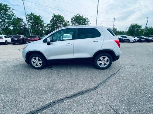 Silver Ice Metallic 2019 Chevrolet Trax LS