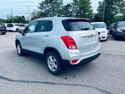 Silver Ice Metallic 2019 Chevrolet Trax LS