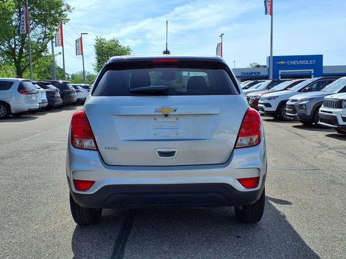 Silver Ice Metallic 2019 Chevrolet Trax LS