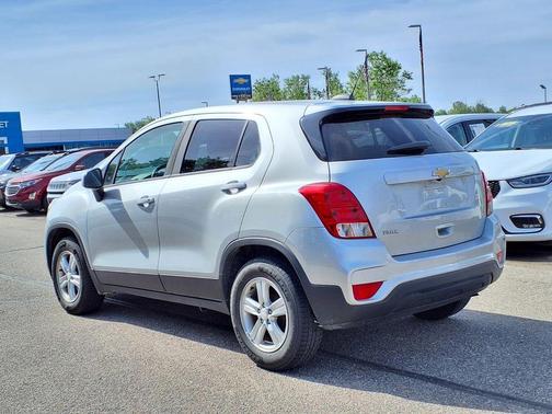 Silver Ice Metallic 2019 Chevrolet Trax LS