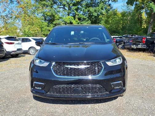 2025 Chrysler Pacifica Hybrid Select