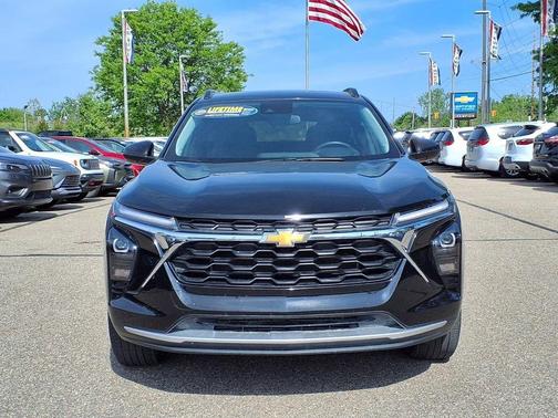 Black Metallic 2024 Chevrolet Trax LT