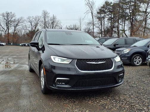 Diamond Black 2024 Chrysler Pacifica Touring-L