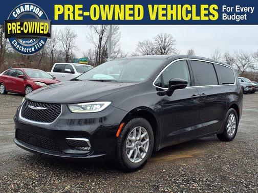 Diamond Black 2024 Chrysler Pacifica Touring-L