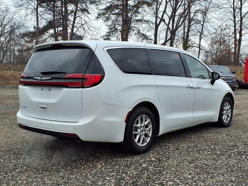 2023 Chrysler Pacifica Touring-L