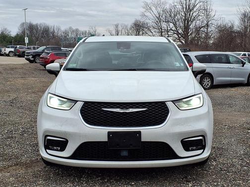 2023 Chrysler Pacifica Touring-L