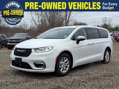 Bright White Clearcoat 2023 Chrysler Pacifica Touring-L